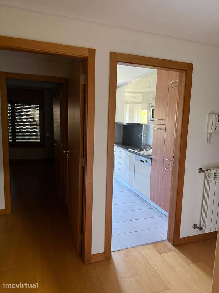 Apartamento T2 Não Mobilado (com Suíte e Garagem) – Arca d'Água - Grande imagem: 5/16