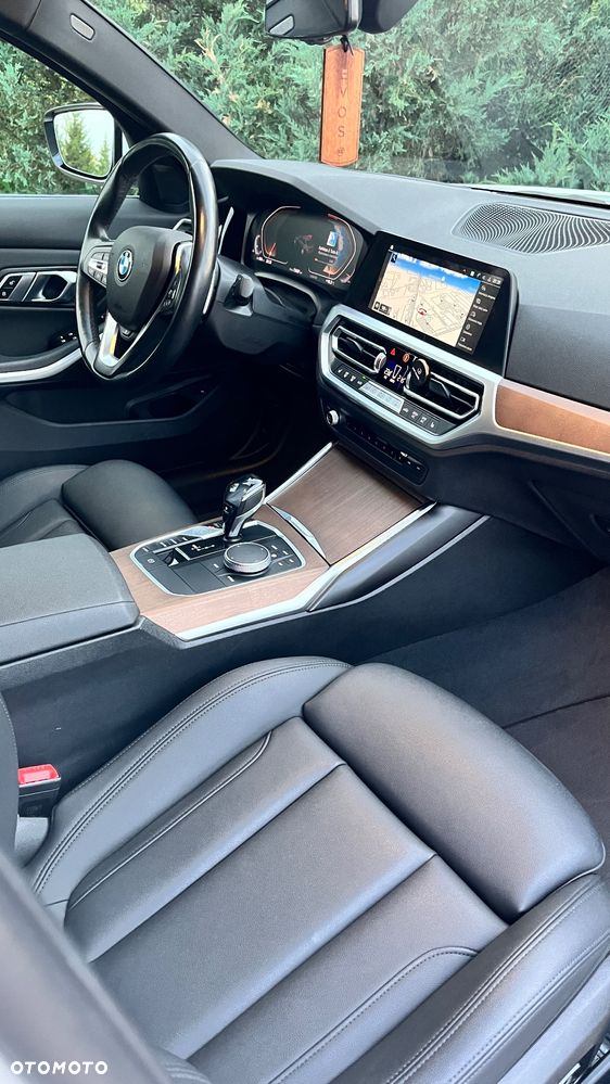 BMW Seria 3 330i Sport Line - 23
