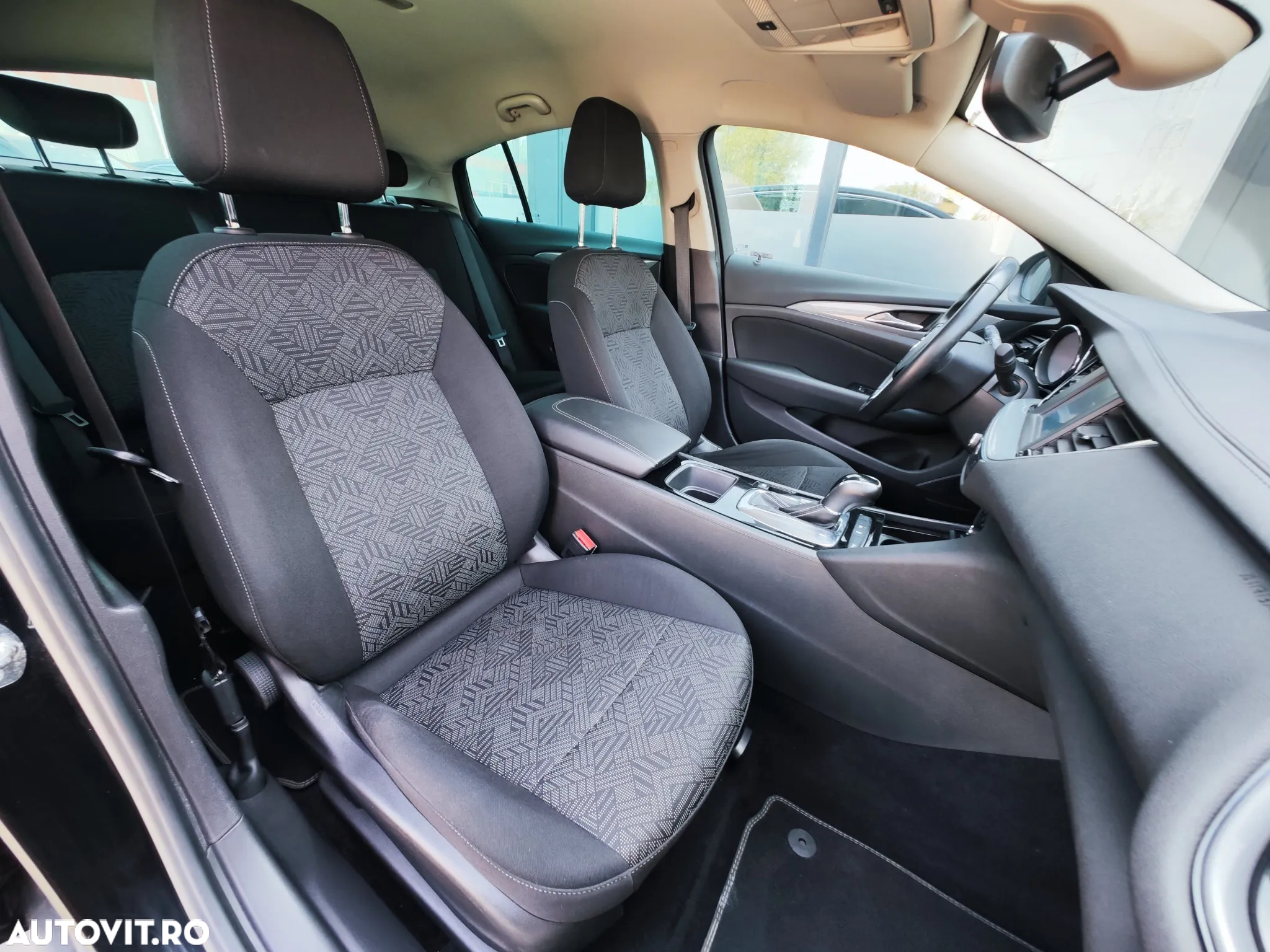 Opel Insignia - 12