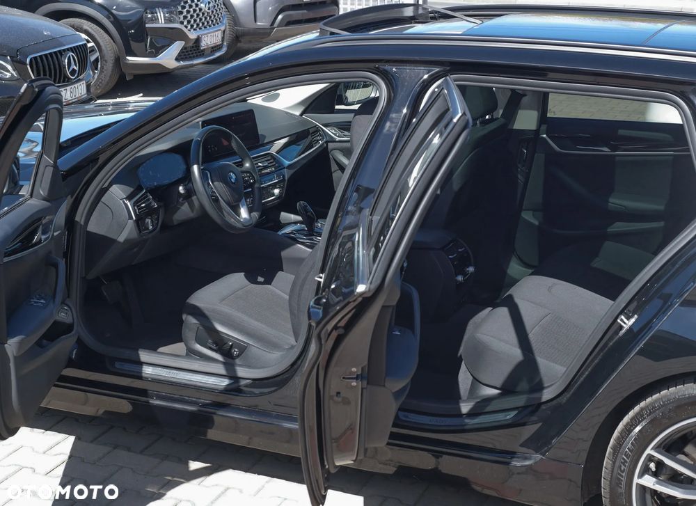 BMW Seria 5 530e sport - 12
