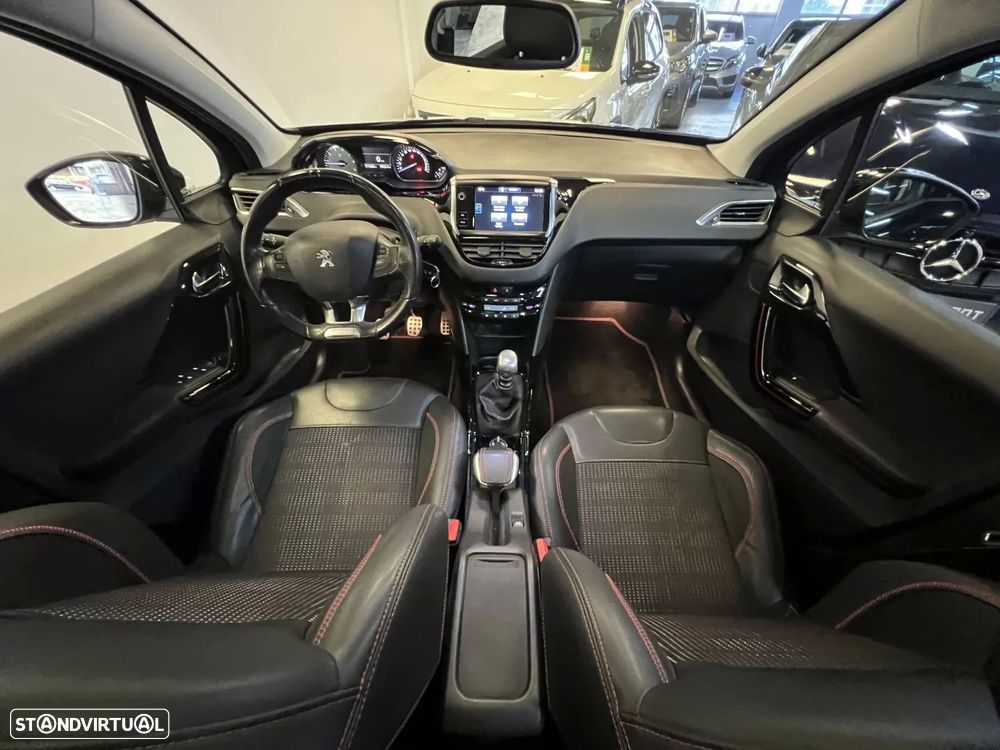 Peugeot 2008 1.2 PureTech GT - 4