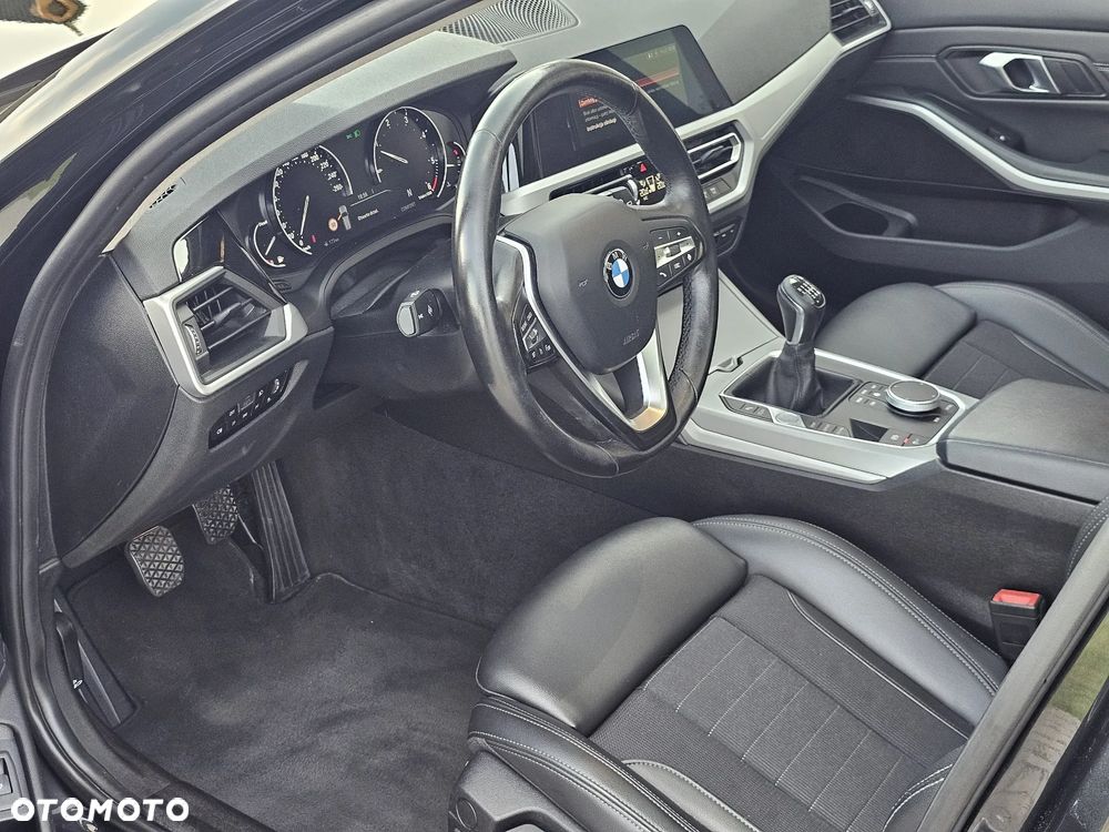BMW Seria 3 318d Sport Line - 16