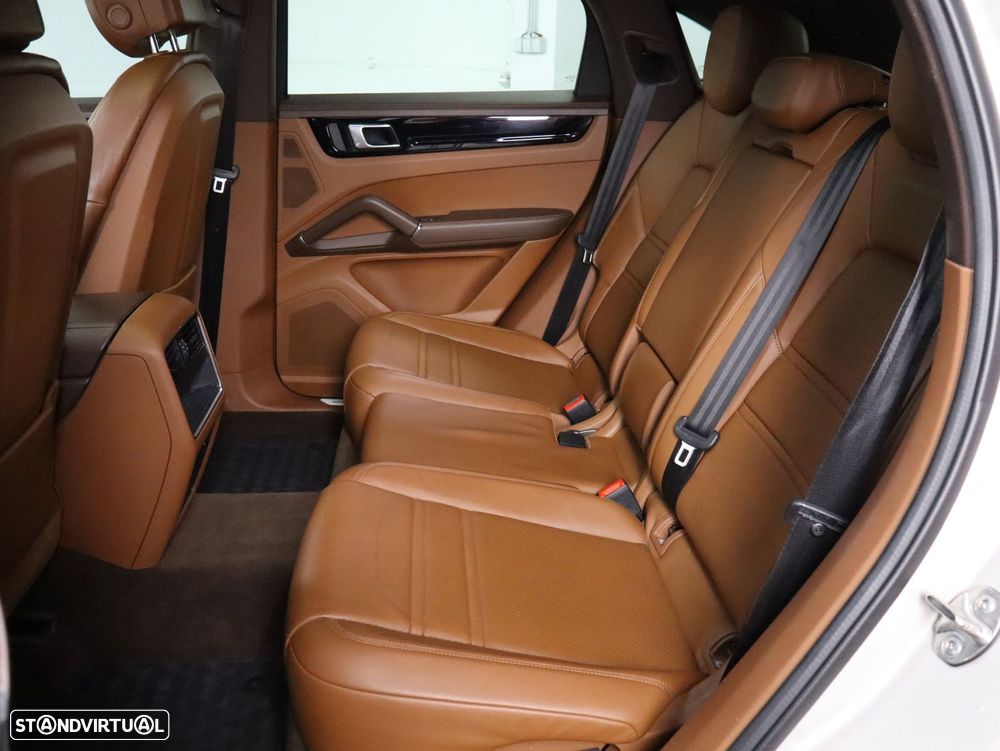 Porsche Cayenne Coupé E-Hybrid - 9