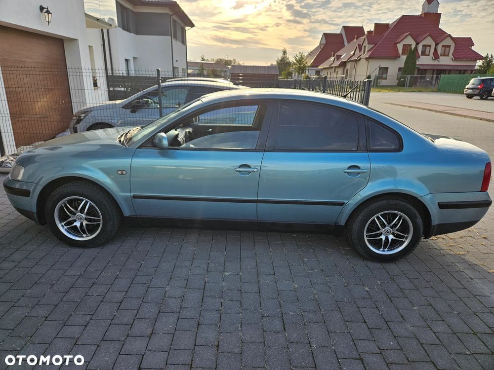 Volkswagen Passat 1.6 CL - 1