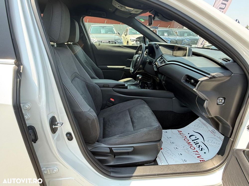 Lexus UX - 18