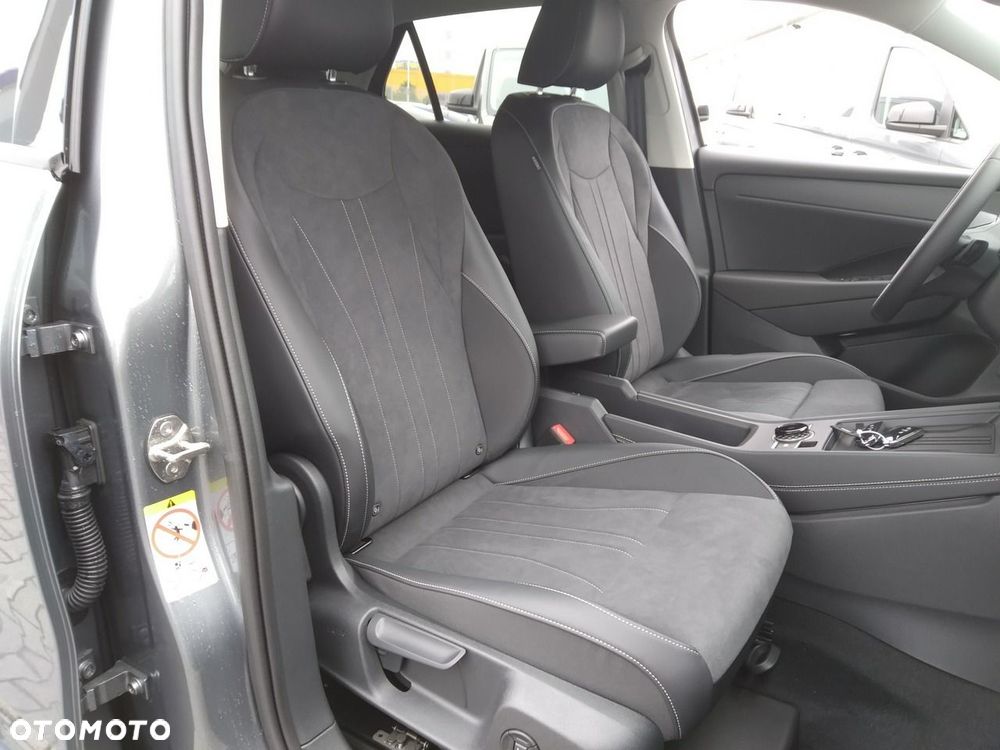 Volkswagen T-Roc - 9