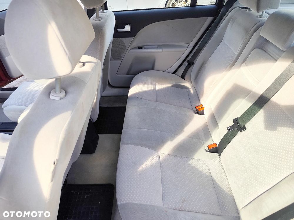 Ford Mondeo 2.0 Ghia - 16