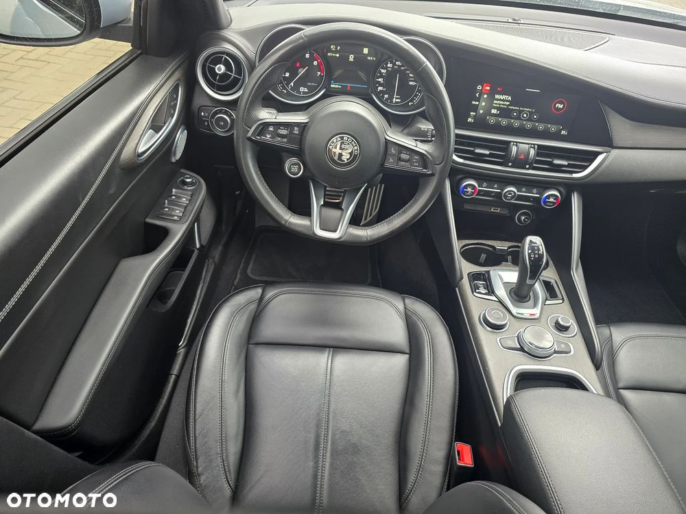 Alfa Romeo Giulia - 7