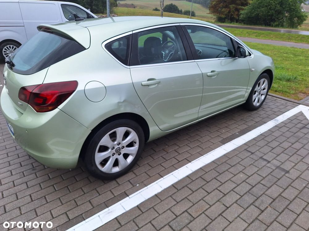 Opel Astra 1.7 CDTI Cosmo - 9