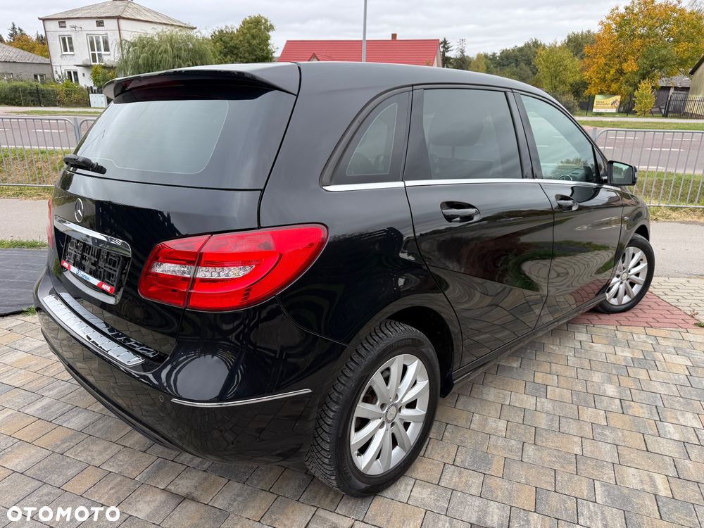 Mercedes-Benz Klasa B 180 7G-DCT UrbanStyle Edition - 27