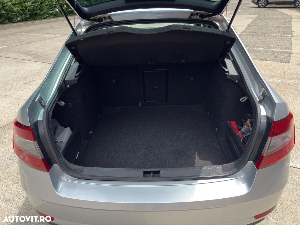 Skoda Octavia 2.0 TDI Style - 6