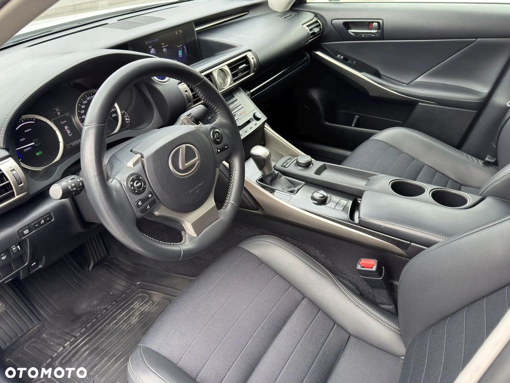 Lexus IS 300h Elite EU6 - 19