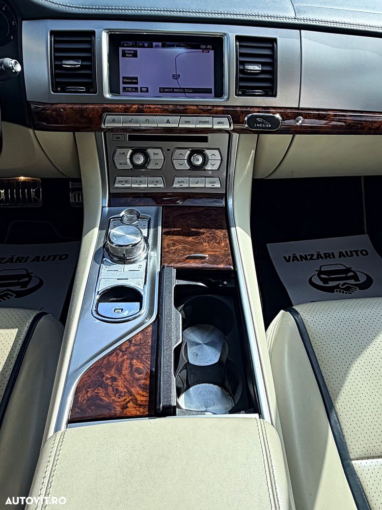 Jaguar XF 2.2D Premium Luxury - 25