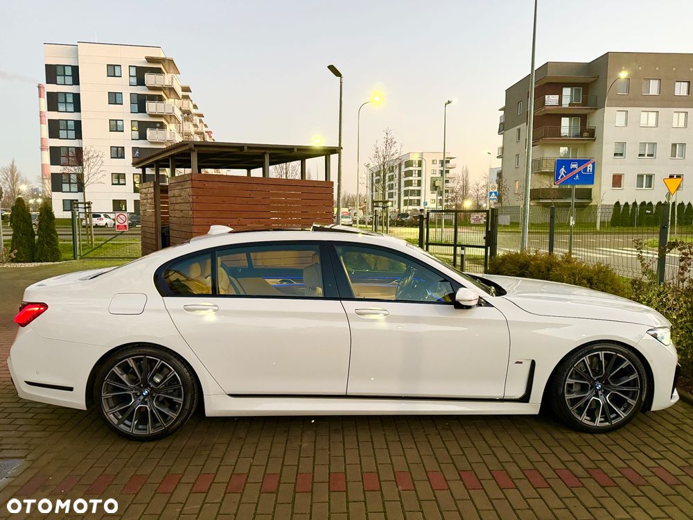 BMW Seria 7 750Li xDrive sport - 32