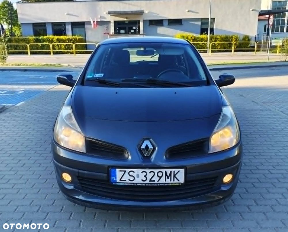 Renault Clio 1.2 16V Confort Authentique - 12