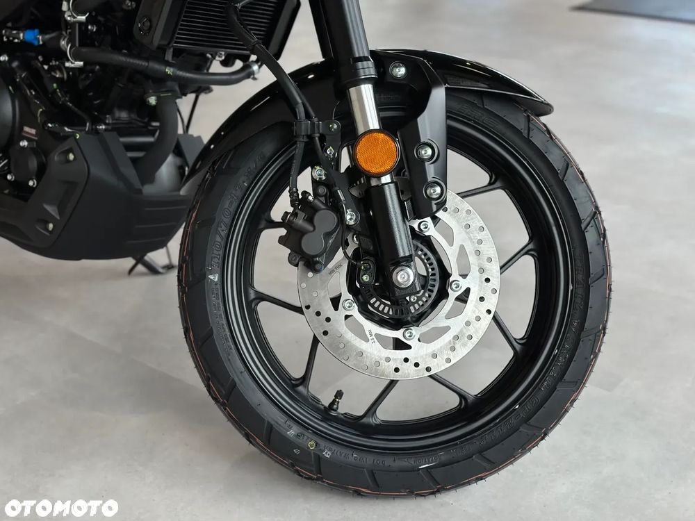 Yamaha XSR - 9