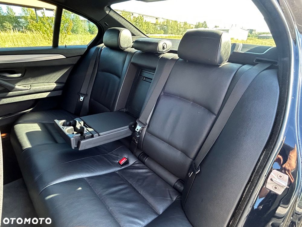 BMW Seria 5 520d - 24