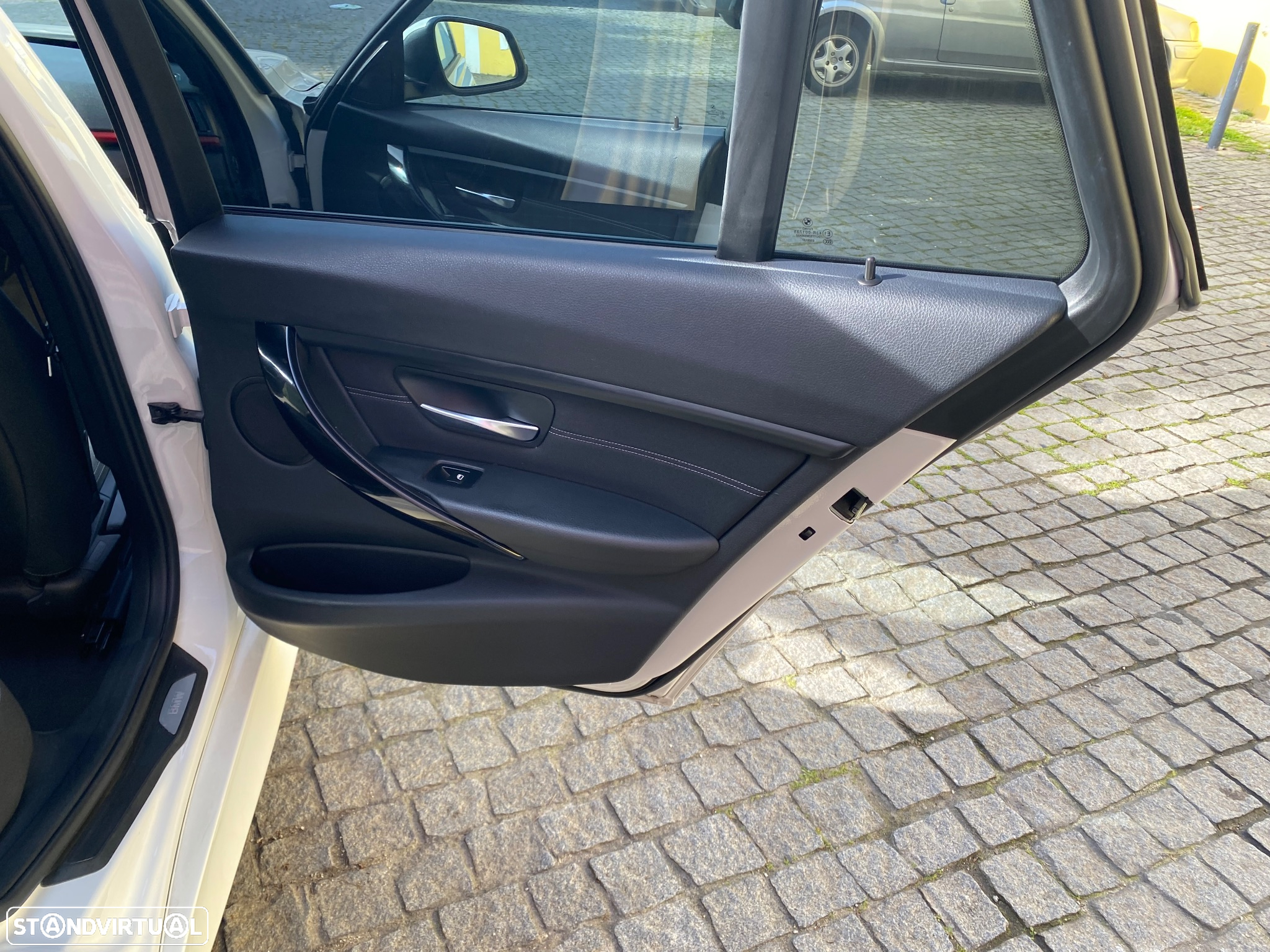 BMW 318 d Touring Pack M - 28