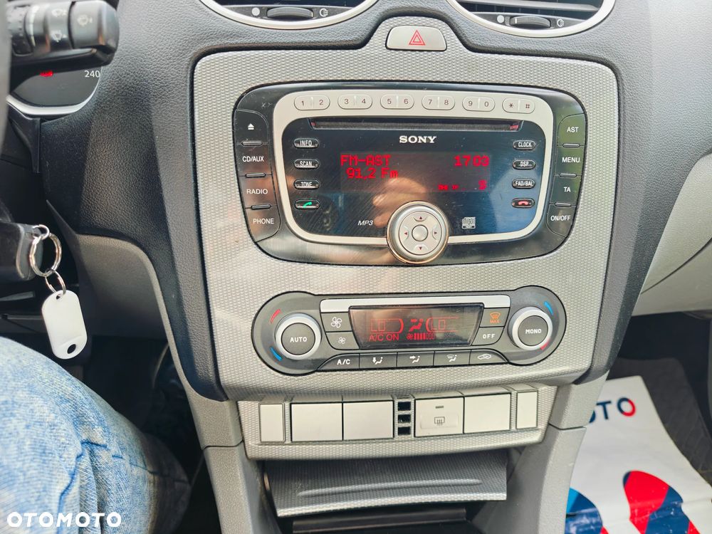 Ford Focus 1.8 Ghia - 20
