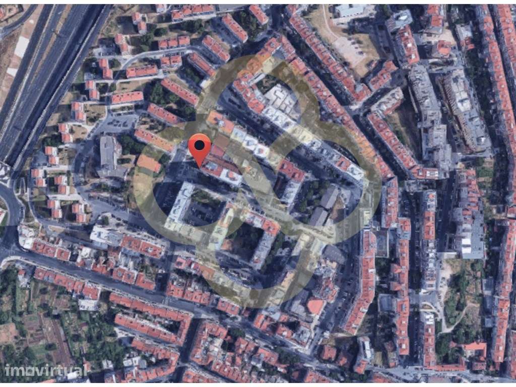Parqueamento um automóvel Centro Comercial Pedralvas em Benfica Lisboa - Grande imagem: 5/5