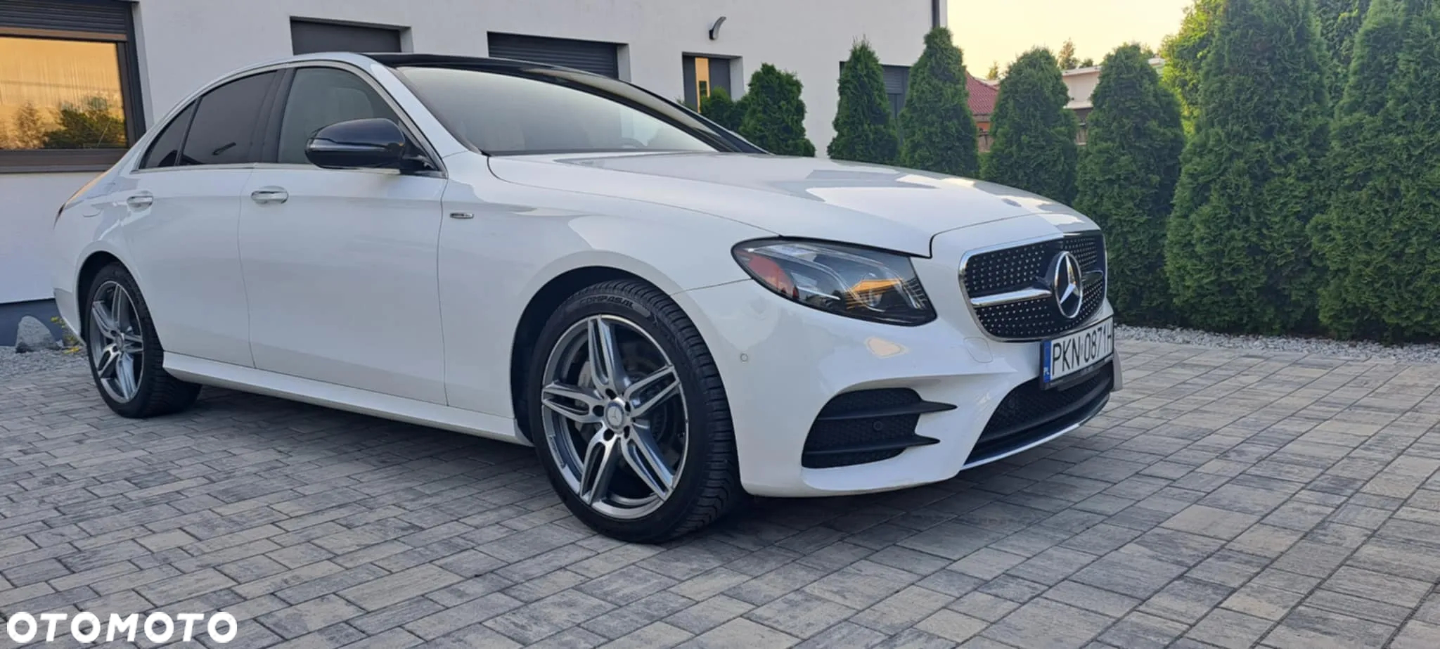 Mercedes-Benz Klasa E 300 9G-TRONIC AMG Line - 3