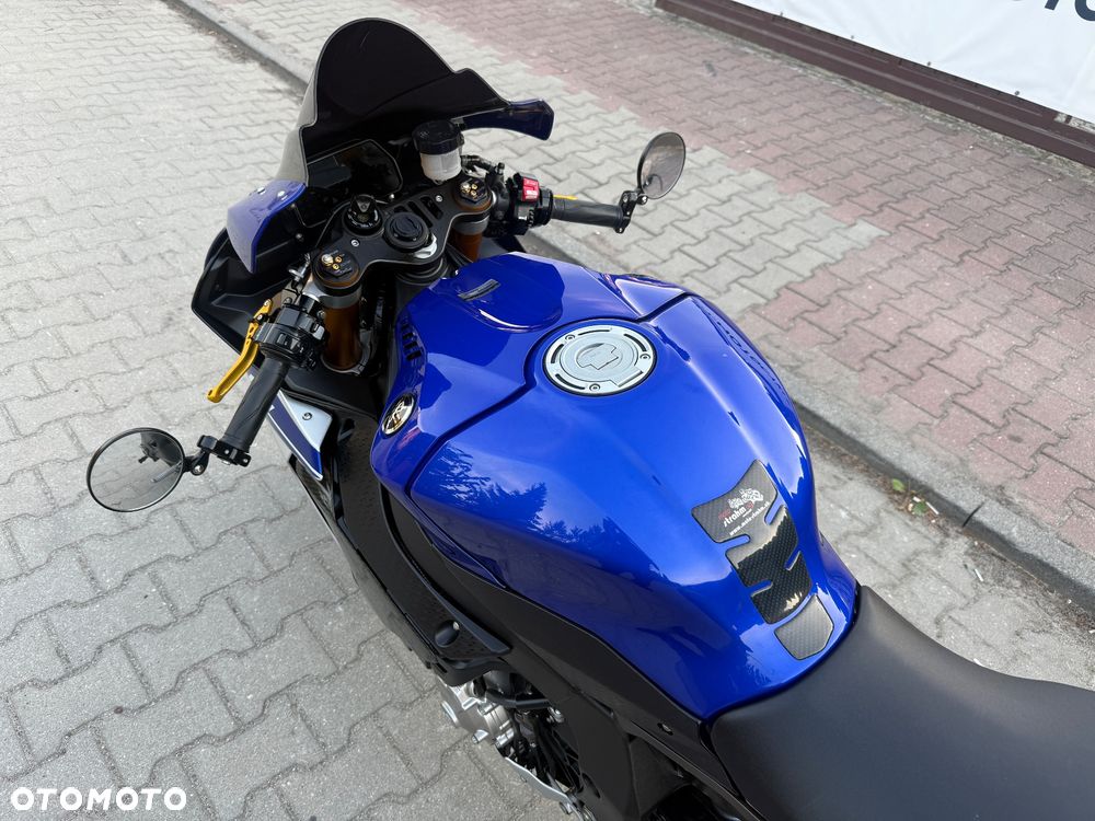Yamaha R1 - 28