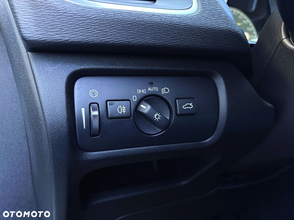 Volvo V40 D4 Geartronic Momentum - 26