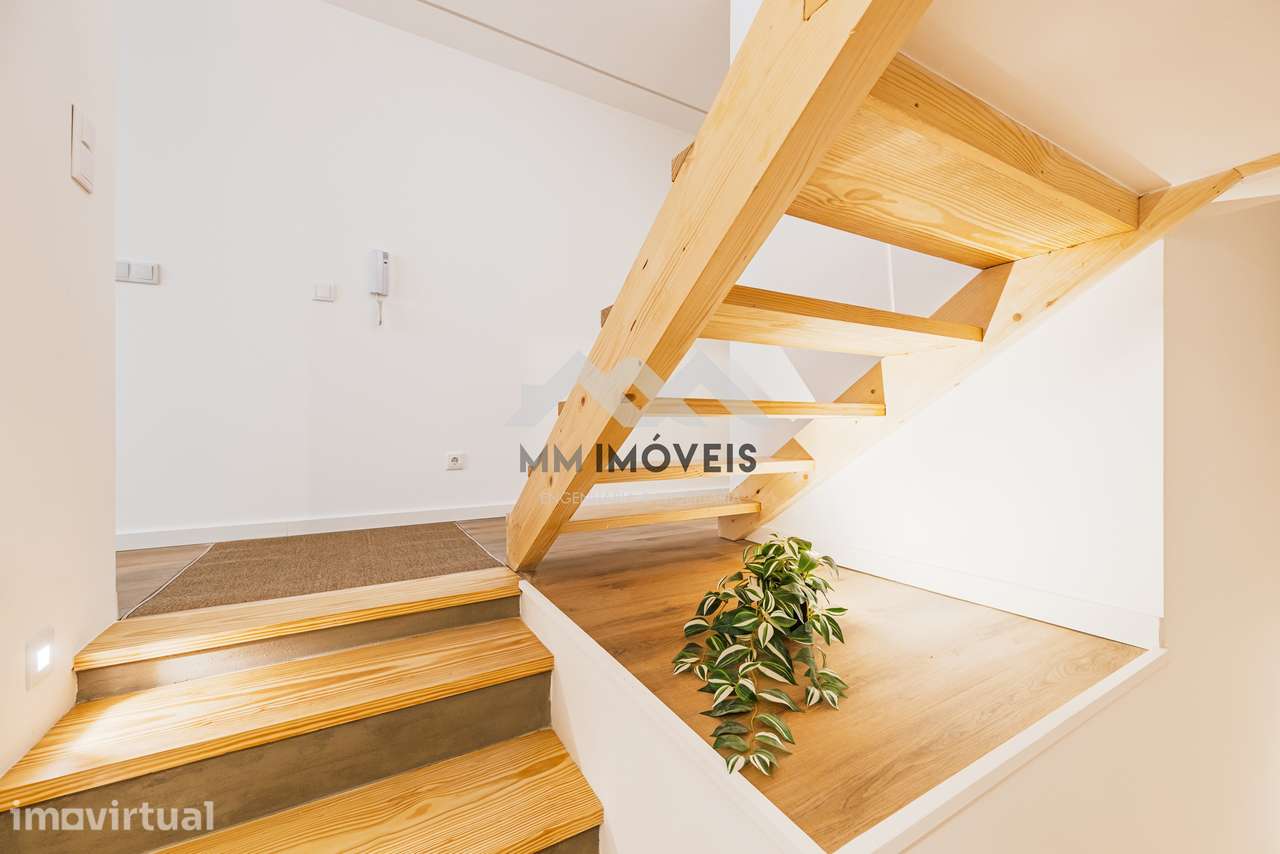 Apartamento T2 Duplex | Renovado | Hospital Santa Maria | Porto - Grande imagem: 5/23