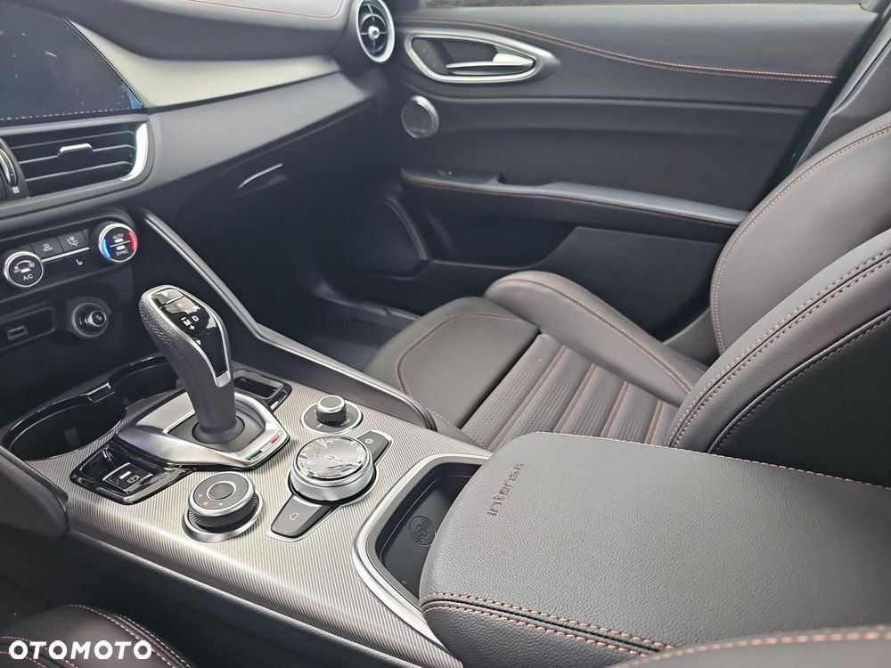 Alfa Romeo Giulia 2.0 Turbo Intensa Q4 - 14
