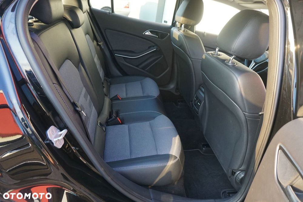 Mercedes-Benz GLA 200 7G-DCT Urban - 21