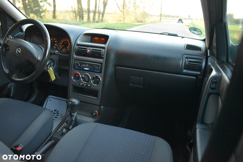 Opel Astra 1.6 NJoy - 22