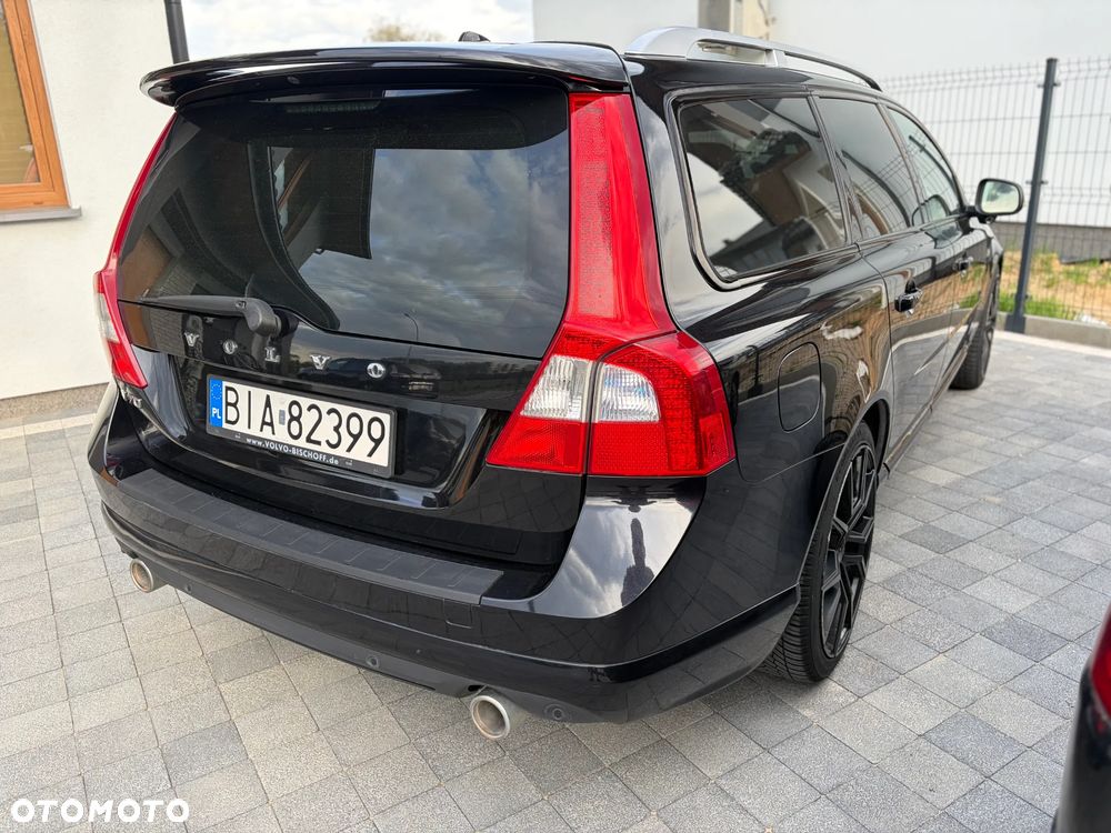 Volvo V70 D5 AWD R-Design - 3