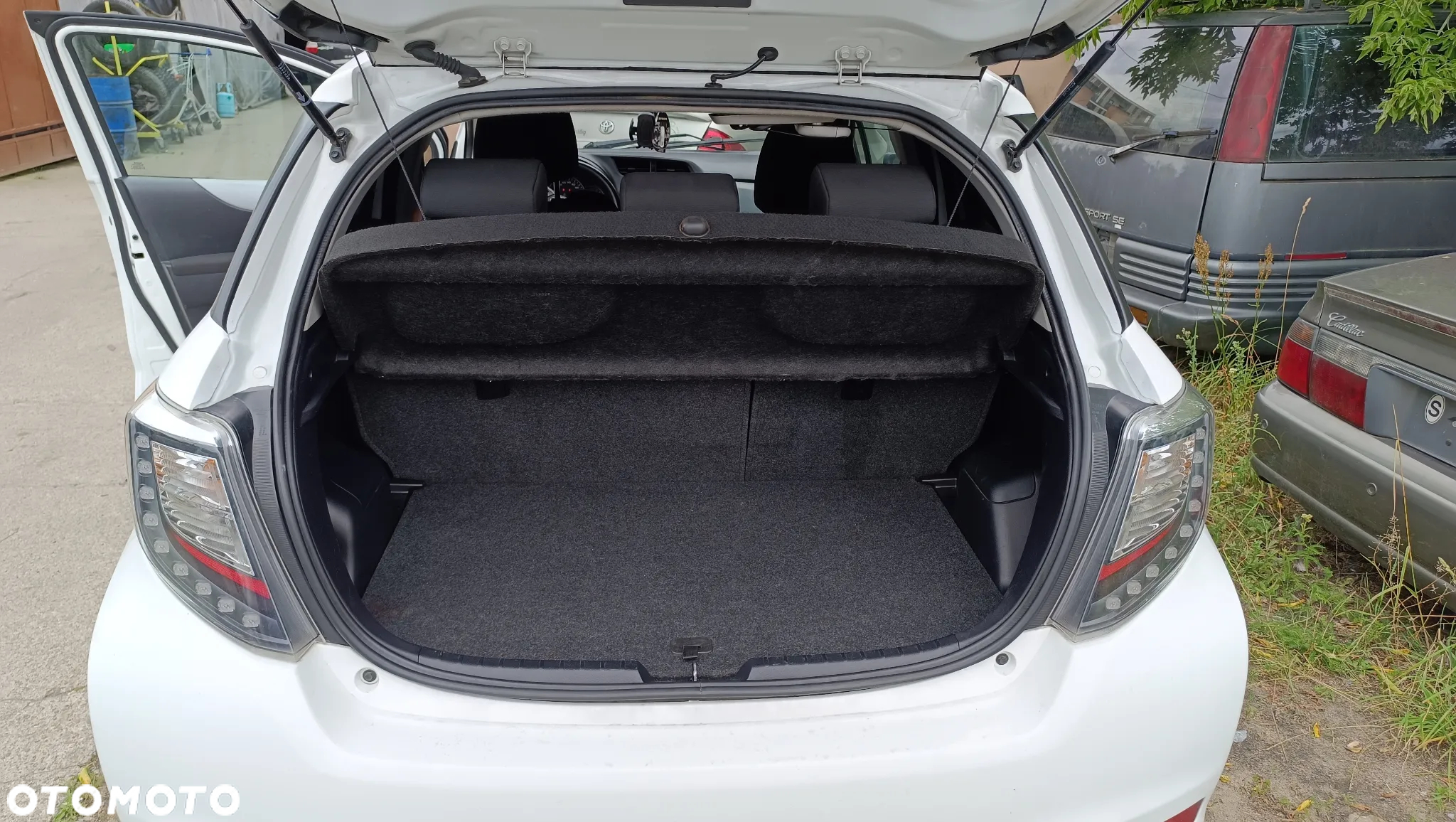 Toyota Yaris Hybrid 100 Sol - 11