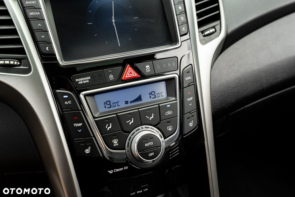 Hyundai i30 blue 1.6 GDI DCT Premium - 32