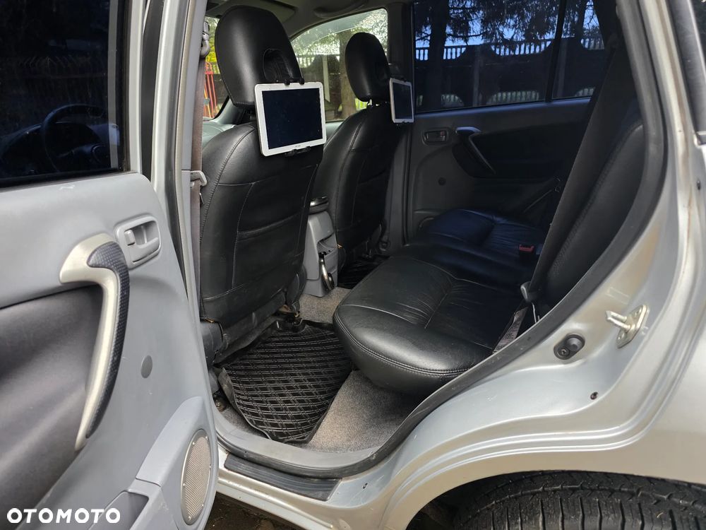 Toyota RAV4 - 10