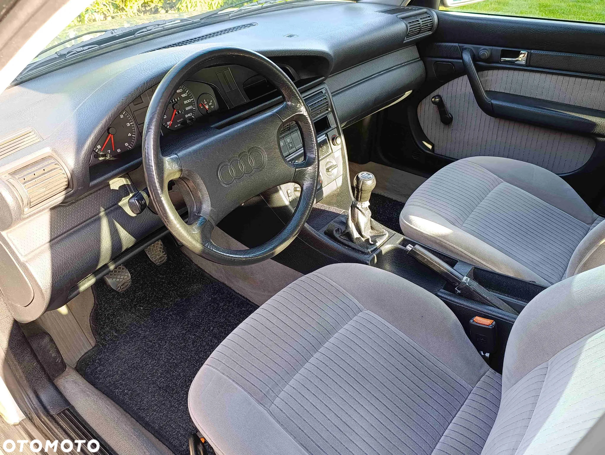 Audi 100 2.0 E - 13