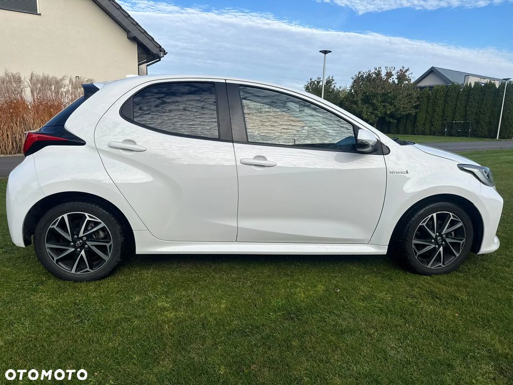 Toyota Yaris Hybrid 100 Selection - 3