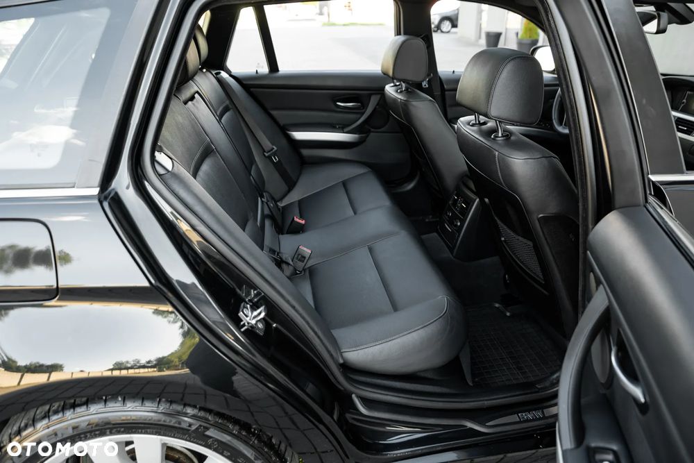 BMW Seria 3 325i xDrive Edition Lifestyle - 24