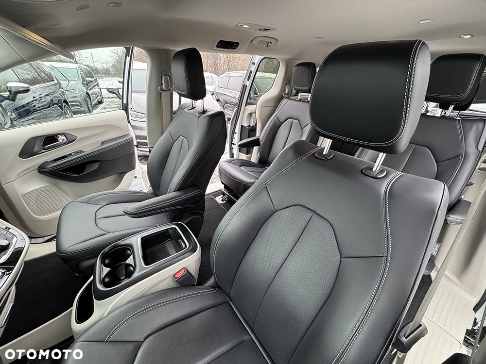 Chrysler Pacifica - 34