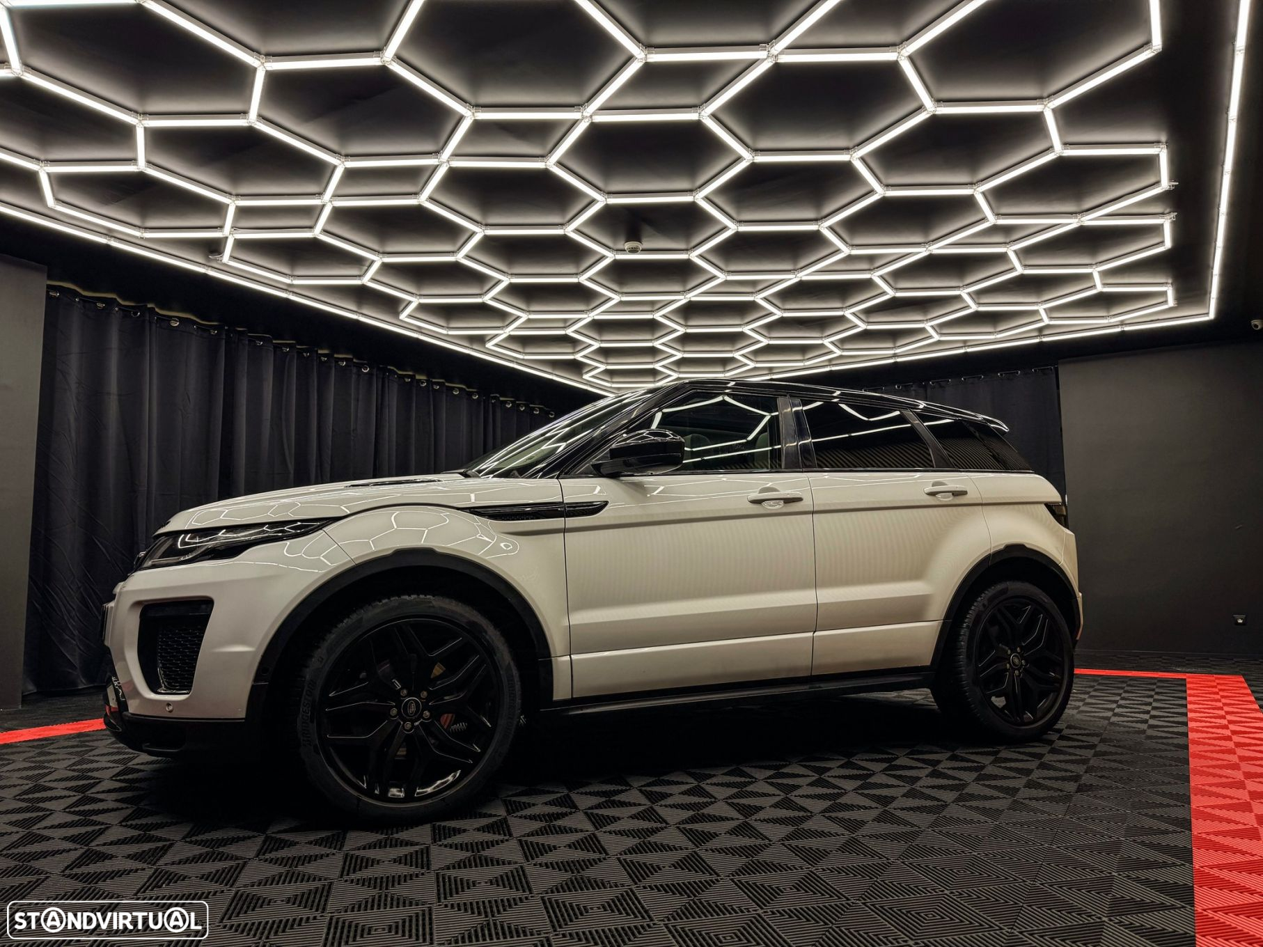 Land Rover Range Rover Evoque 2.0 D180 AWD R-Dynamic HSE Auto - 2