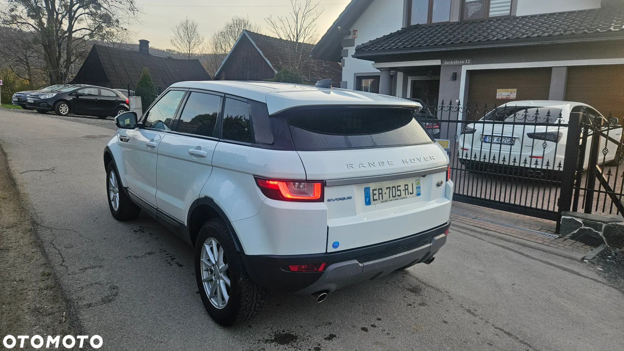 Land Rover Range Rover Evoque 2.0 D150 R-Dynamic - 2