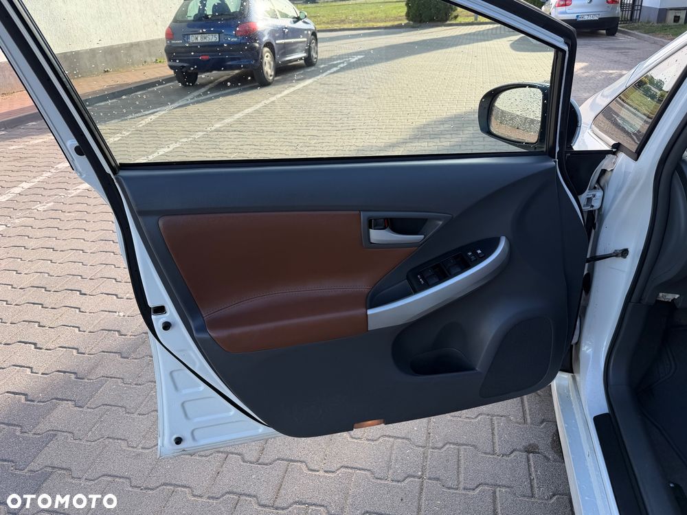 Toyota Prius 1.5 VVT-i Prestige - 11