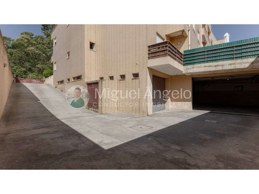 Apartamento T2 R/C c/ terraço e lugar de garagem p/ 2 carros - Grande imagem: 5/30