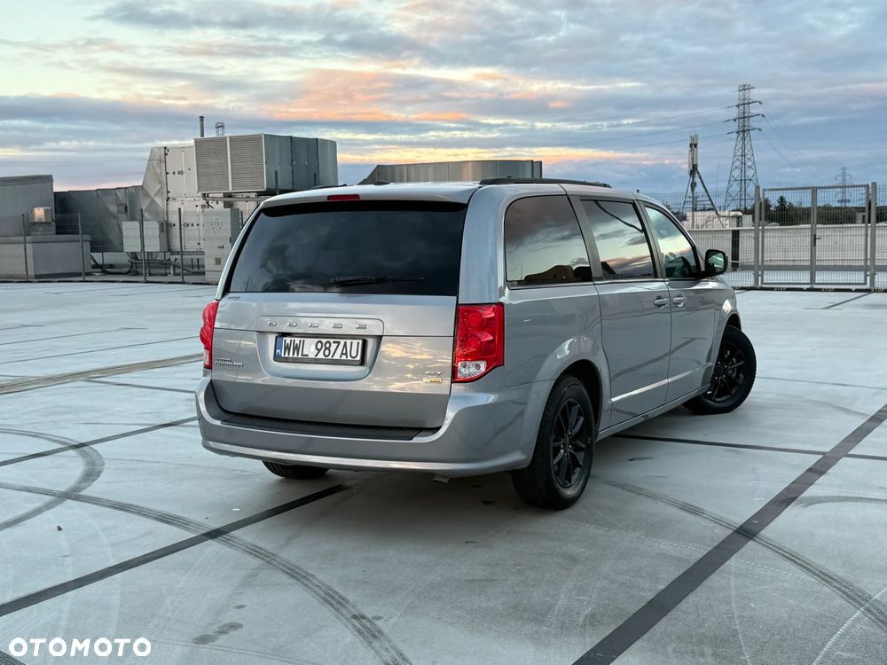 Dodge Grand Caravan - 4