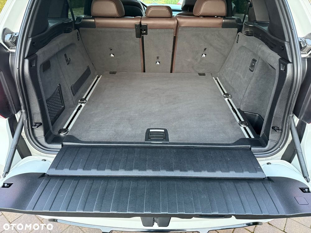 BMW X5 xDrive50i Sport-Aut - 25