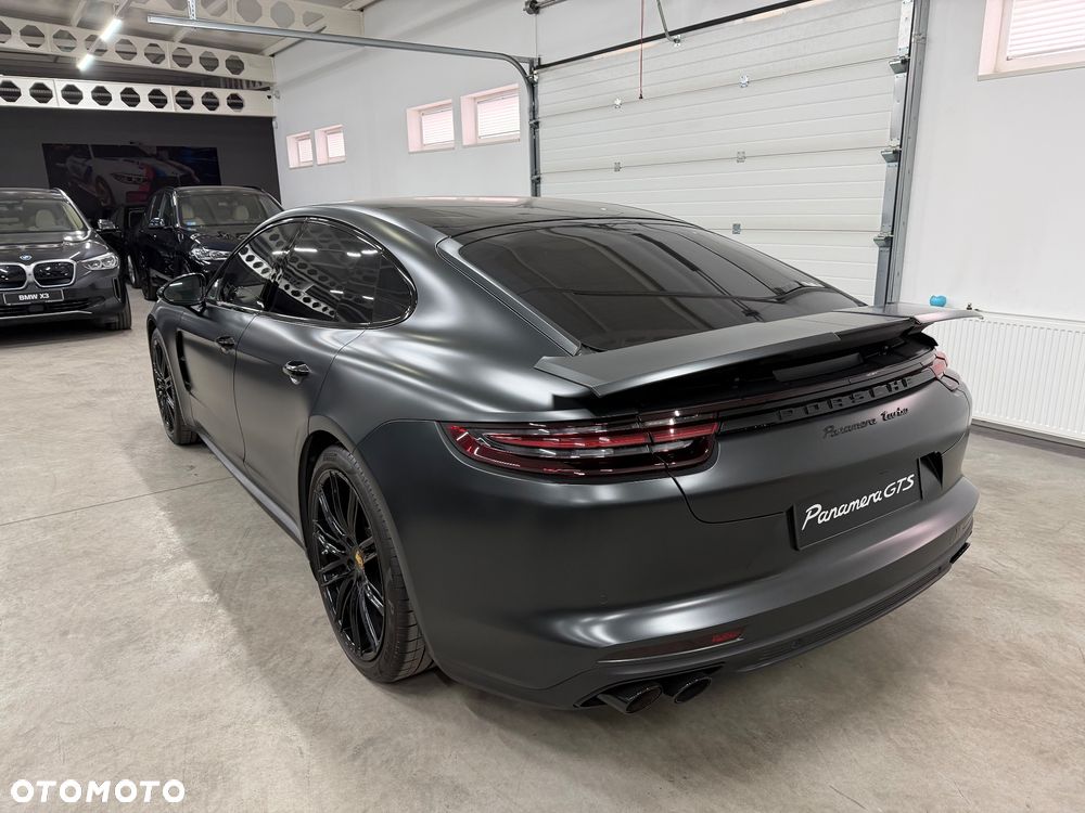 Porsche Panamera Turbo - 12