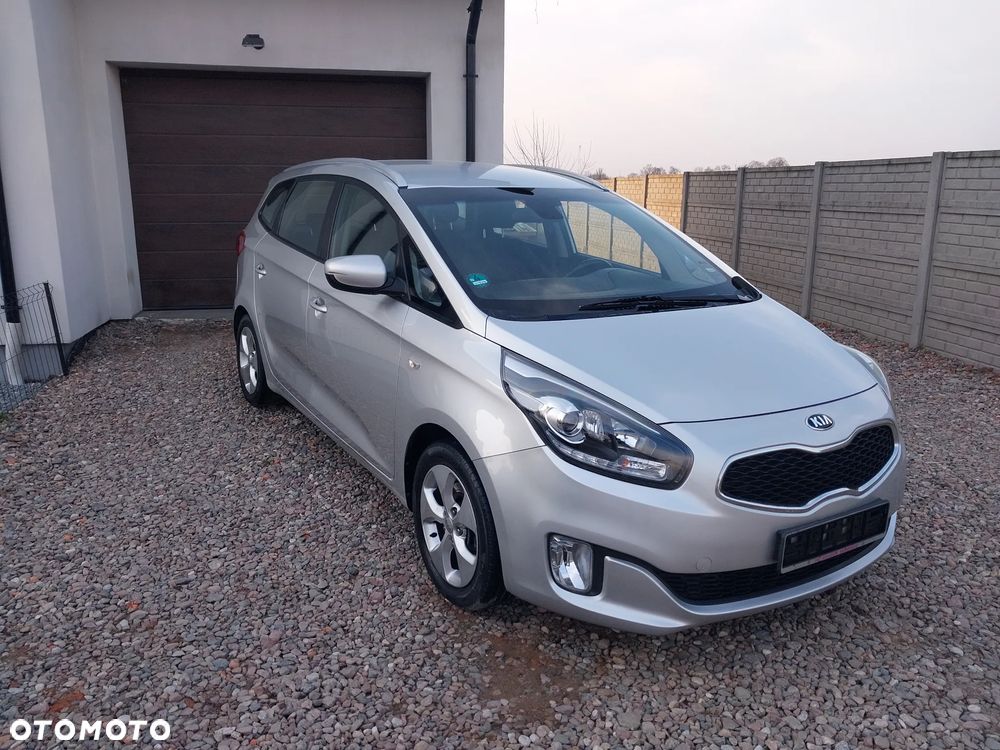 Kia Carens 1.7 CRDi 136 Dream Team Edition - 4