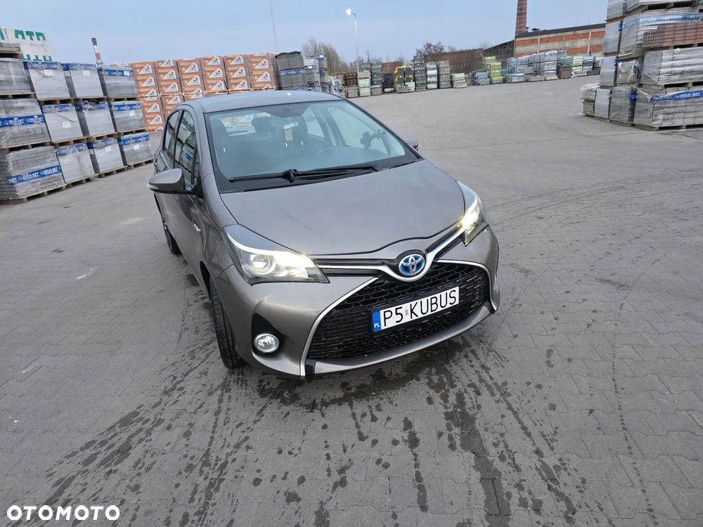Toyota Yaris Hybrid 100 Selection - 1