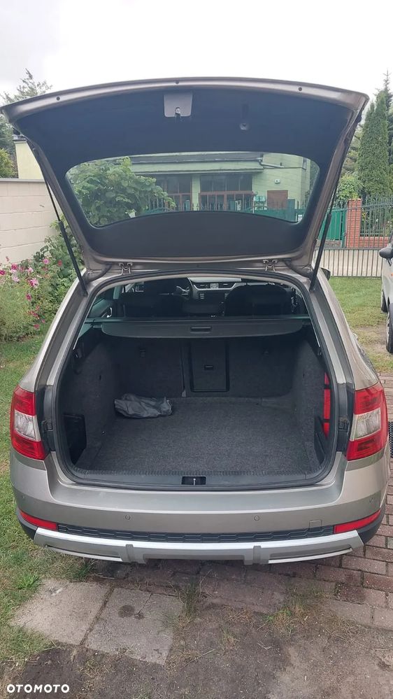 Skoda Octavia Scout 2.0 TDI 4x4 DSG - 6