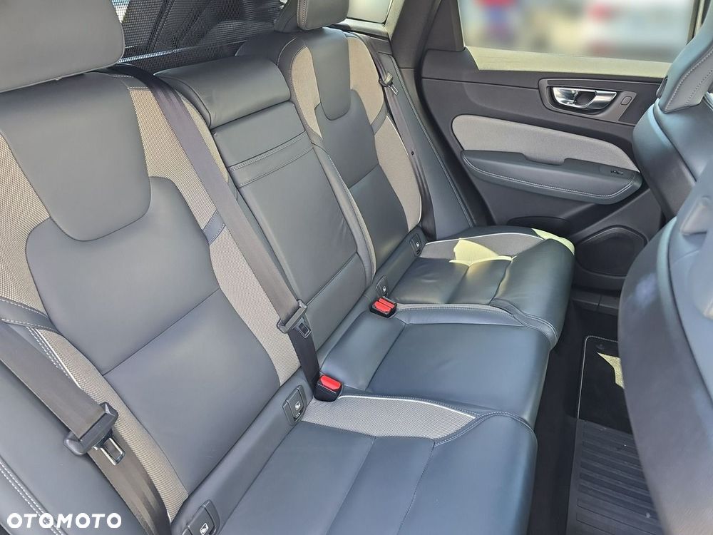 Volvo XC 60 B5 B AWD R-Design - 11